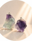 CIONDOLO IN FLUORITE GREZZA - Chiarezza mentale, concentrazione e crescita personale | Scopri su Clorophilla Shop