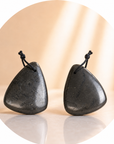 CIONDOLO TRIANGOLO IN SHUNGITE - Protezione, radicamento e purificazione | Scopri su Clorophilla Shop