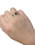 ANELLO SOLITARIO CON GRANATO ROSSO IN ARGENTO 925 - Determinazione e passione - Clorophilla Shop