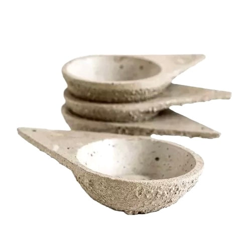 Bruciaincenso in cemento con manico per incenso in Coni, Resine, Smudge, Bombitas, Salvia bianca e Palo santo | Scopri su Clorophilla Shop