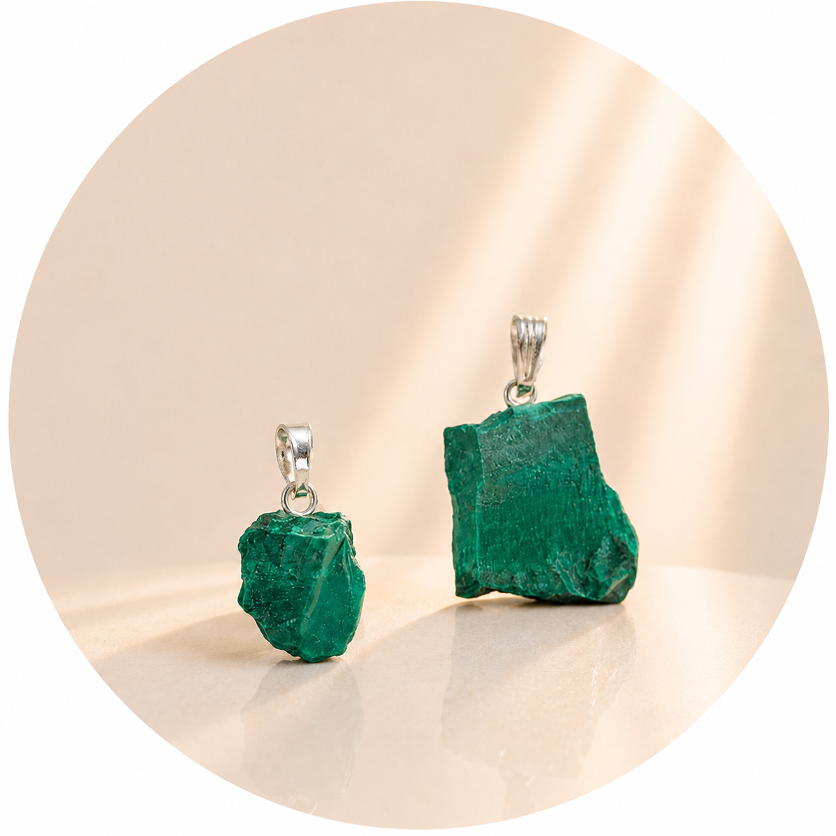 CIONDOLO IN MALACHITE GREZZA - Trasformazione, protezione e crescita personale | Scopri su Clorophilla Shop