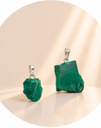 CIONDOLO IN MALACHITE GREZZA - Trasformazione, protezione e crescita personale | Scopri su Clorophilla Shop