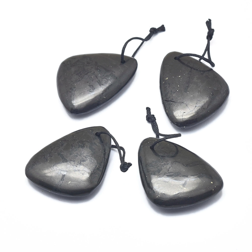 CIONDOLO TRIANGOLO IN SHUNGITE - Protezione, radicamento e purificazione | Scopri su Clorophilla Shop