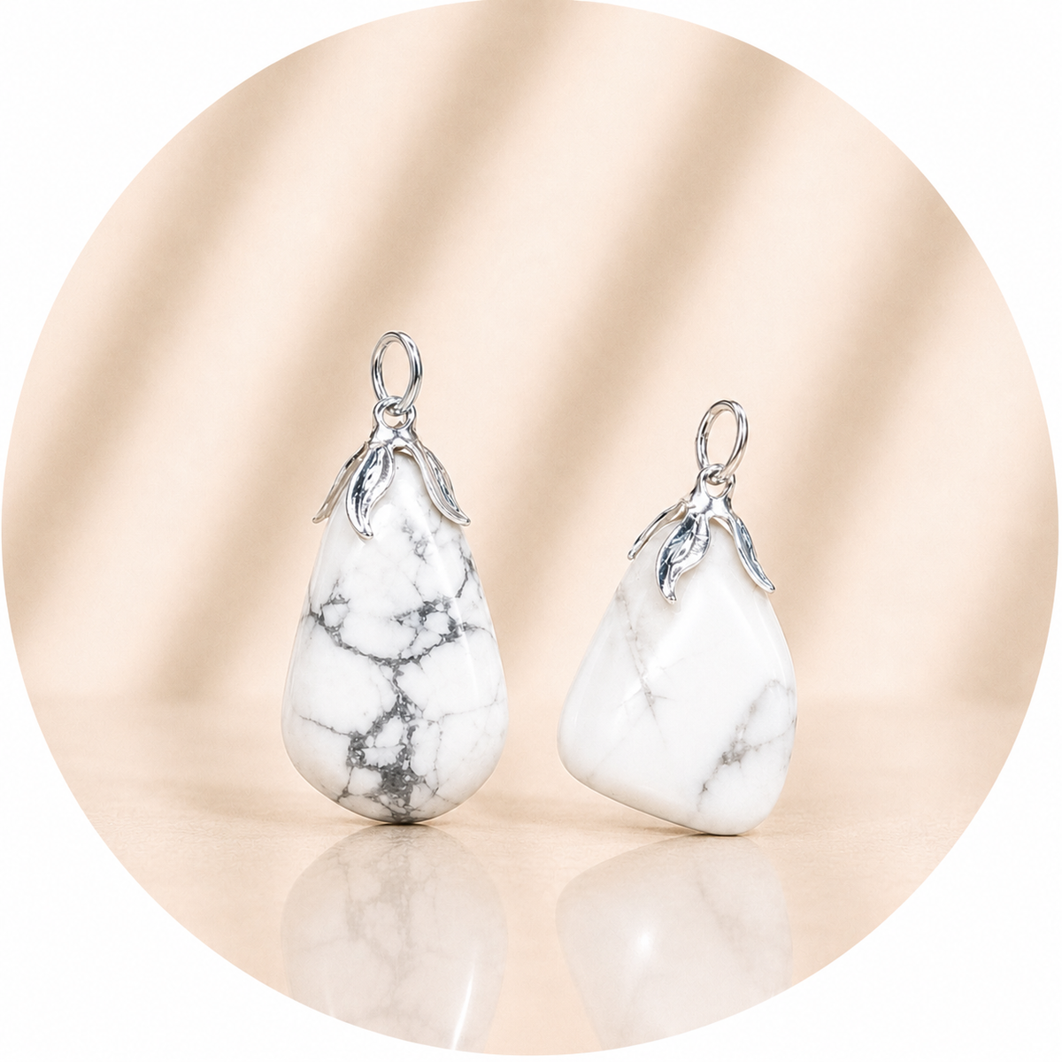 CIONDOLO IN HOWLITE FOGLIA ARGENTO - Calma, pazienza e rilassamento | Scopri su Clorophilla Shop