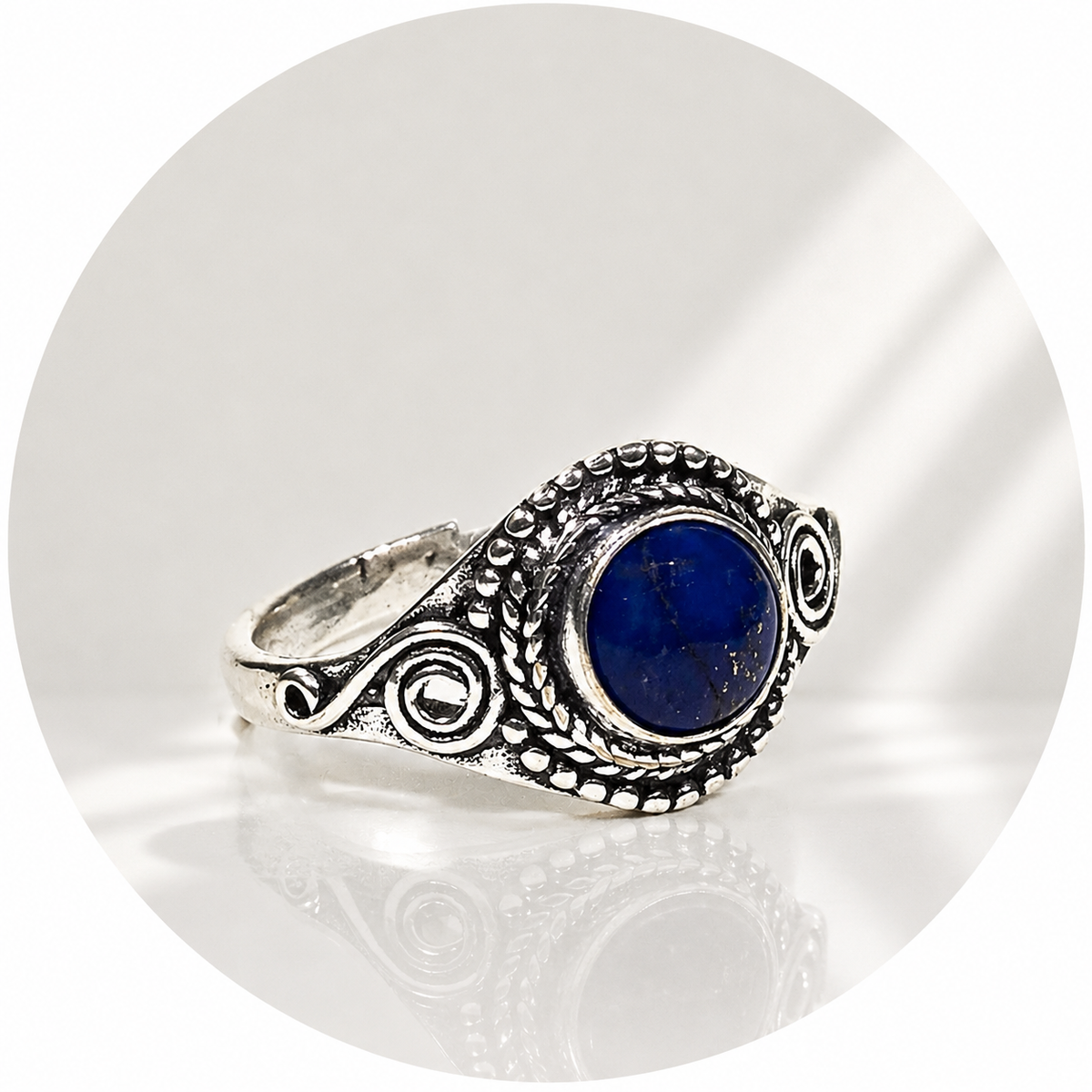 ANELLO VINTAGE IN LAPISLAZZULI - Saggezza, comunicazione e intuizione | Scopri su Clorophilla Shop