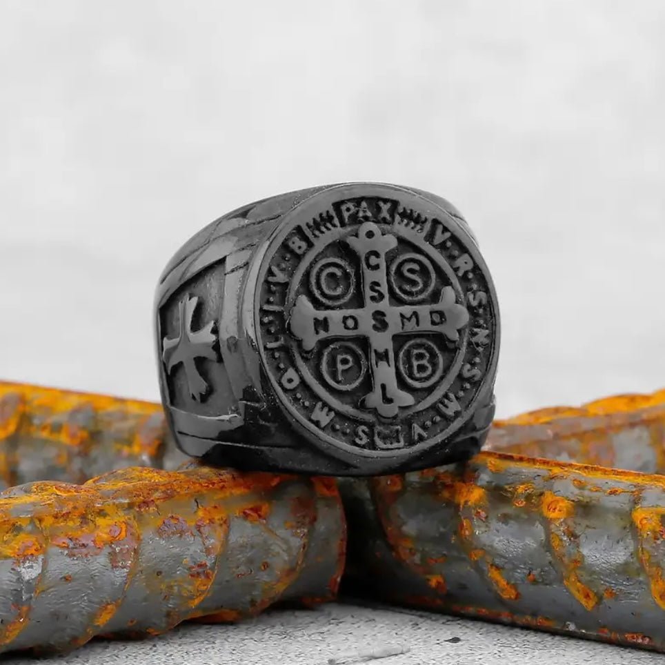 ANELLO CROCE DI SAN BENEDETTO IN ACCIAIO INOX - Colore nero - Clorophilla Shop