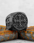 ANELLO CROCE DI SAN BENEDETTO IN ACCIAIO INOX - Colore nero - Clorophilla Shop