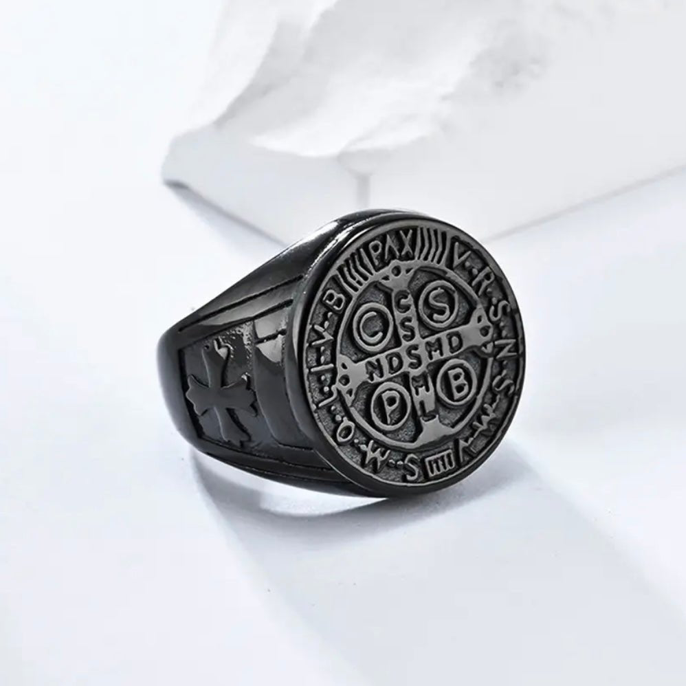 ANELLO CROCE DI SAN BENEDETTO IN ACCIAIO INOX - Colore nero - Clorophilla Shop