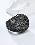 ANELLO CROCE DI SAN BENEDETTO IN ACCIAIO INOX - Colore nero - Clorophilla Shop
