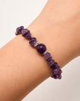 BRACCIALE CHIPS IN AMETISTA CON PERLA CENTRALE - Calma e rilassamento - Clorophilla Shop