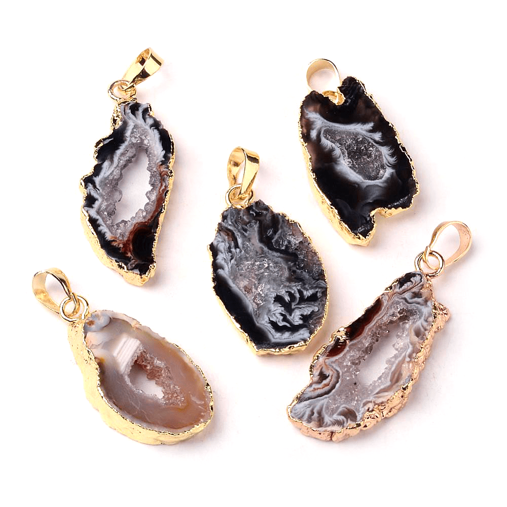 CIONDOLO FETTA GEODE DI AGATA LAMINA ORO - Armonia, benessere e positività - Clorophilla Shop