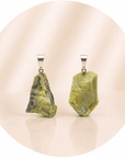 CIONDOLO IN SERPENTINO (NUOVA GIADA) GREZZO - Equilibrio, protezione e rinnovamento - Clorophilla Shop