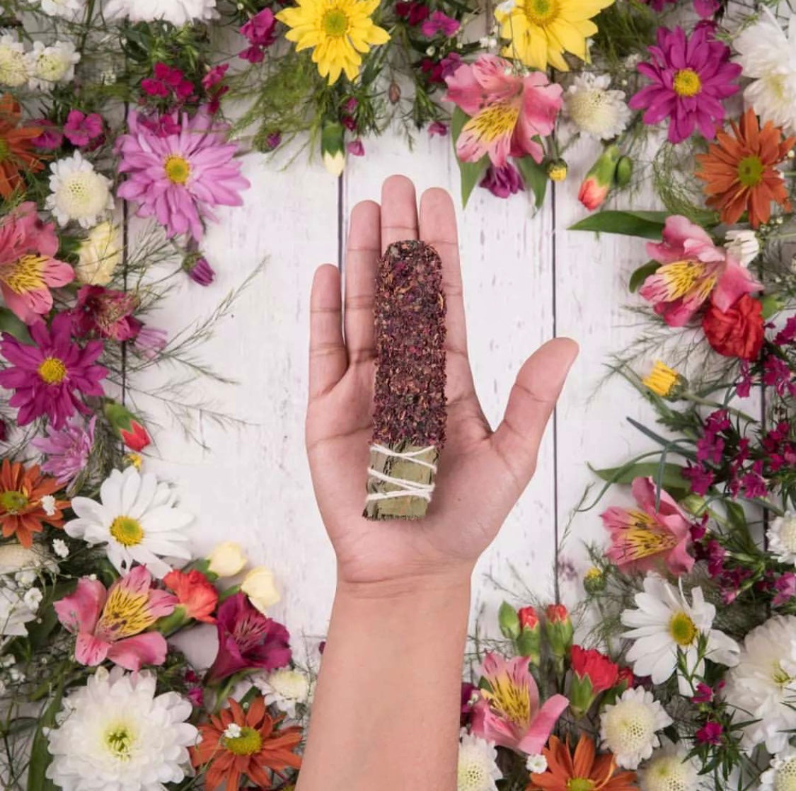 Sagrada Madre Smudge di erbe artigianali - Salvia e Rosa | Scopri su Clorophilla Shop