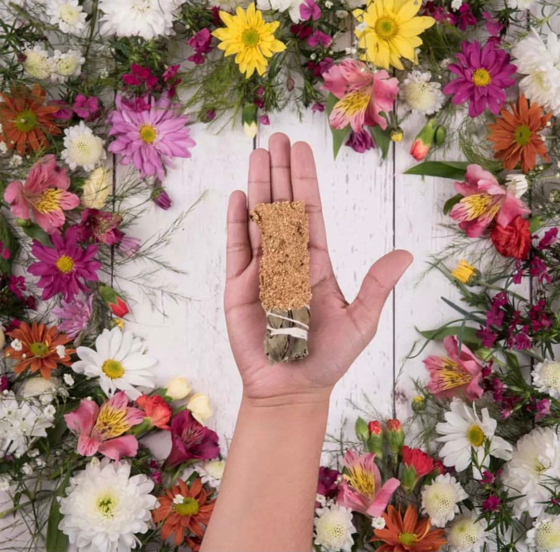 Sagrada Madre Smudge di erbe artigianali - Salvia, Arancia e Citronella | Scopri su Clorophilla Shop